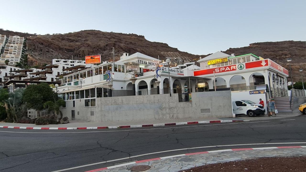 Seaside Haven: Deluxe Seaview Apartment with Heated Pools Playa Del Cura  Exterior photo