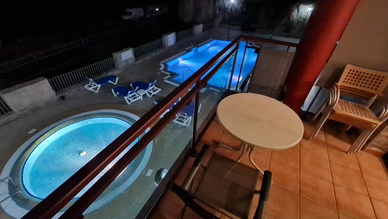 Seaside Haven: Deluxe Seaview Apartment with Heated Pools Playa Del Cura  Exterior photo