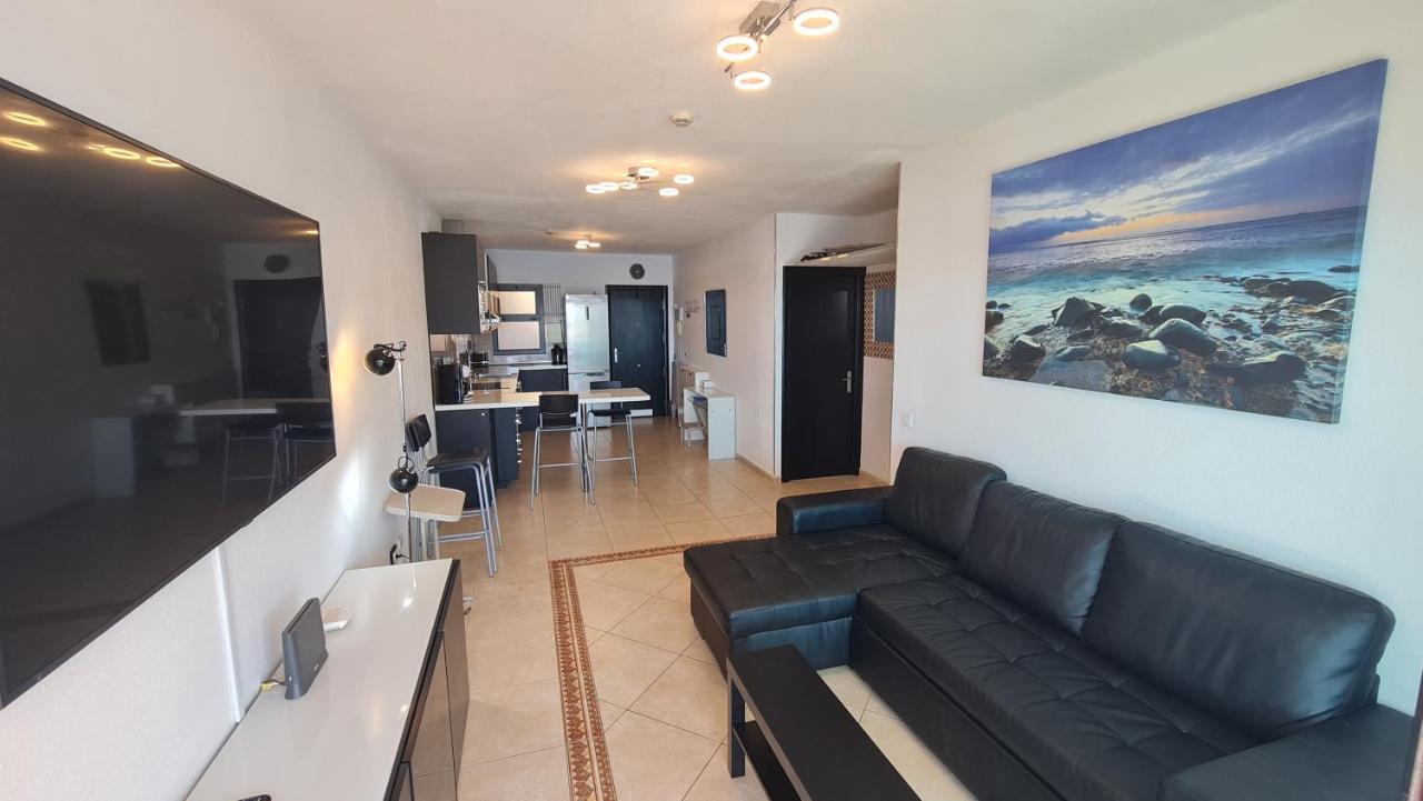 Seaside Haven: Deluxe Seaview Apartment with Heated Pools Playa Del Cura  Exterior photo