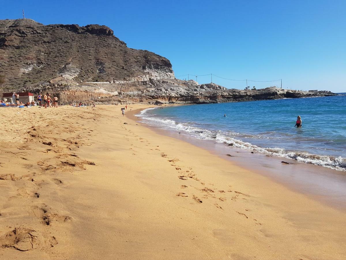 Seaside Haven: Deluxe Seaview Apartment with Heated Pools Playa Del Cura  Exterior photo