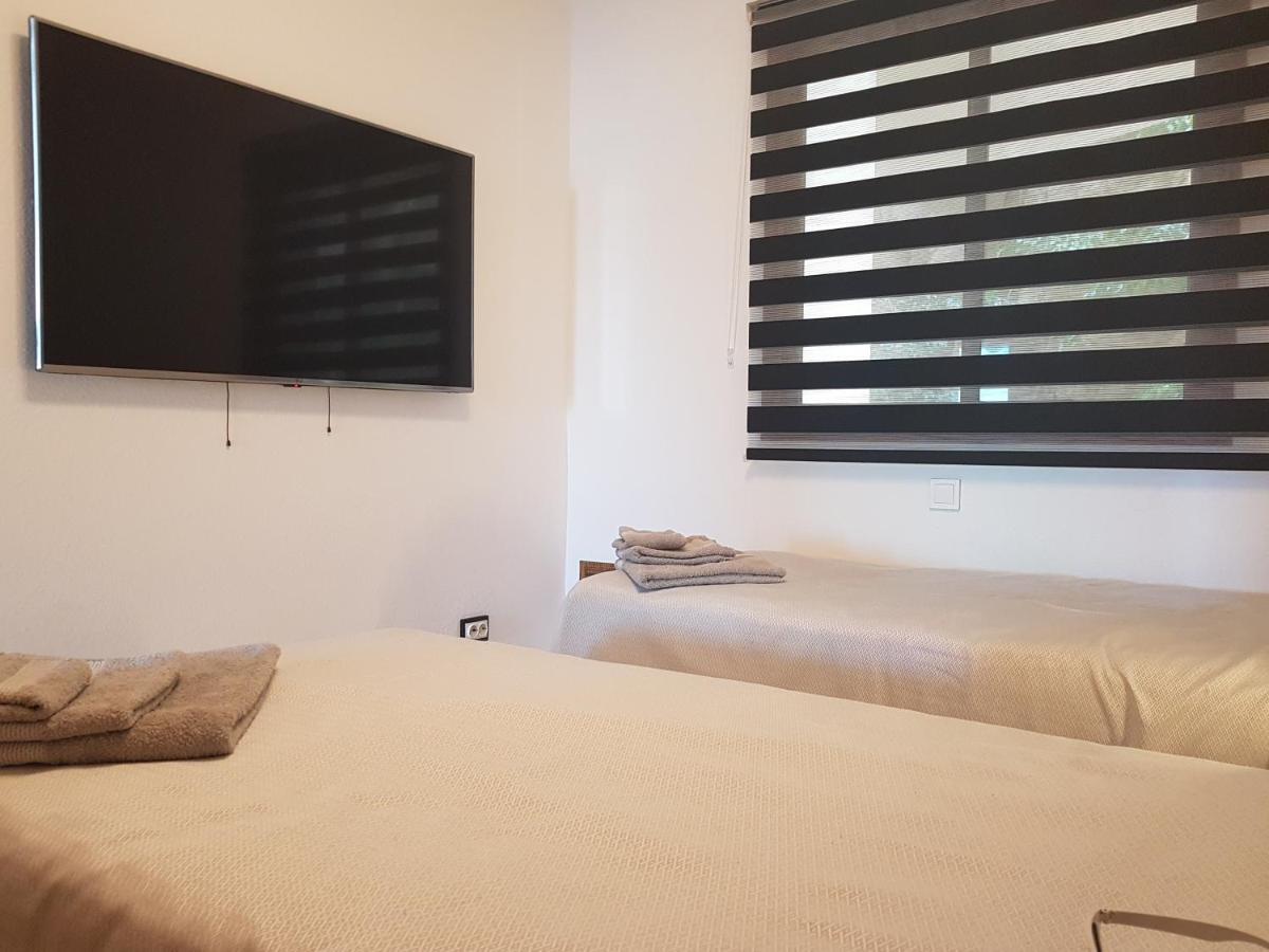 Seaside Haven: Deluxe Seaview Apartment with Heated Pools Playa Del Cura  Exterior photo